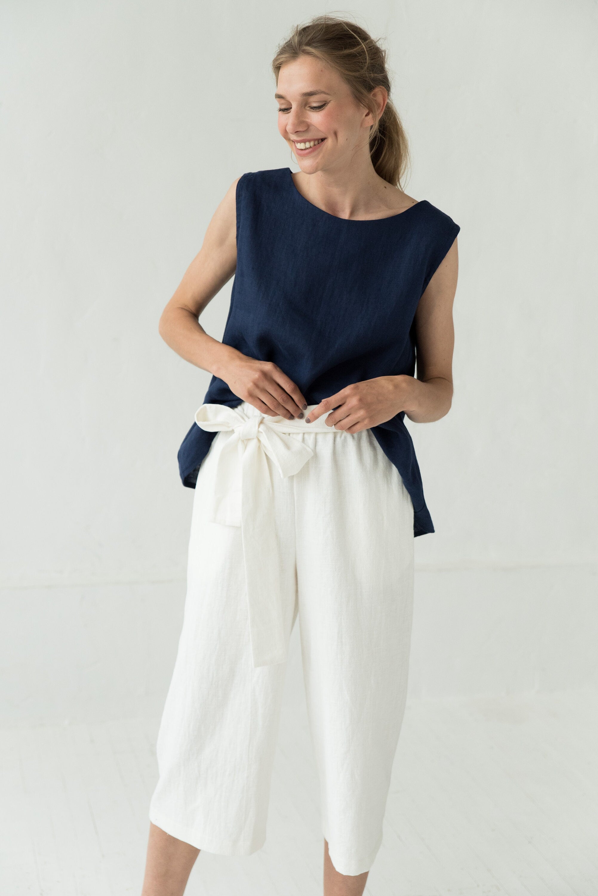 MIX & MATCH — Lyhennetyt leveälahkeiset pellavahousut