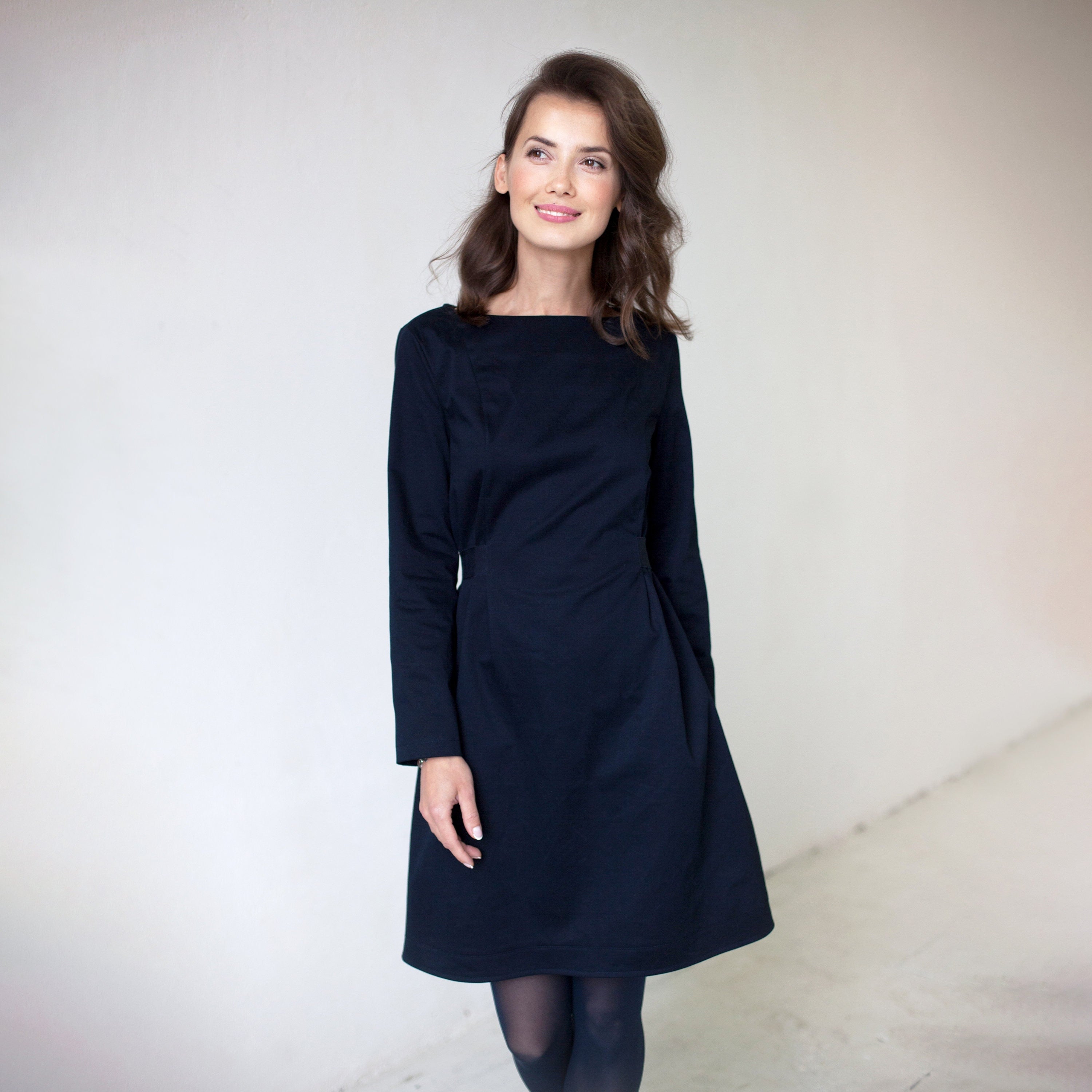 LOLITA — Robe en maille Punto Milano italienne à nœud dans le dos