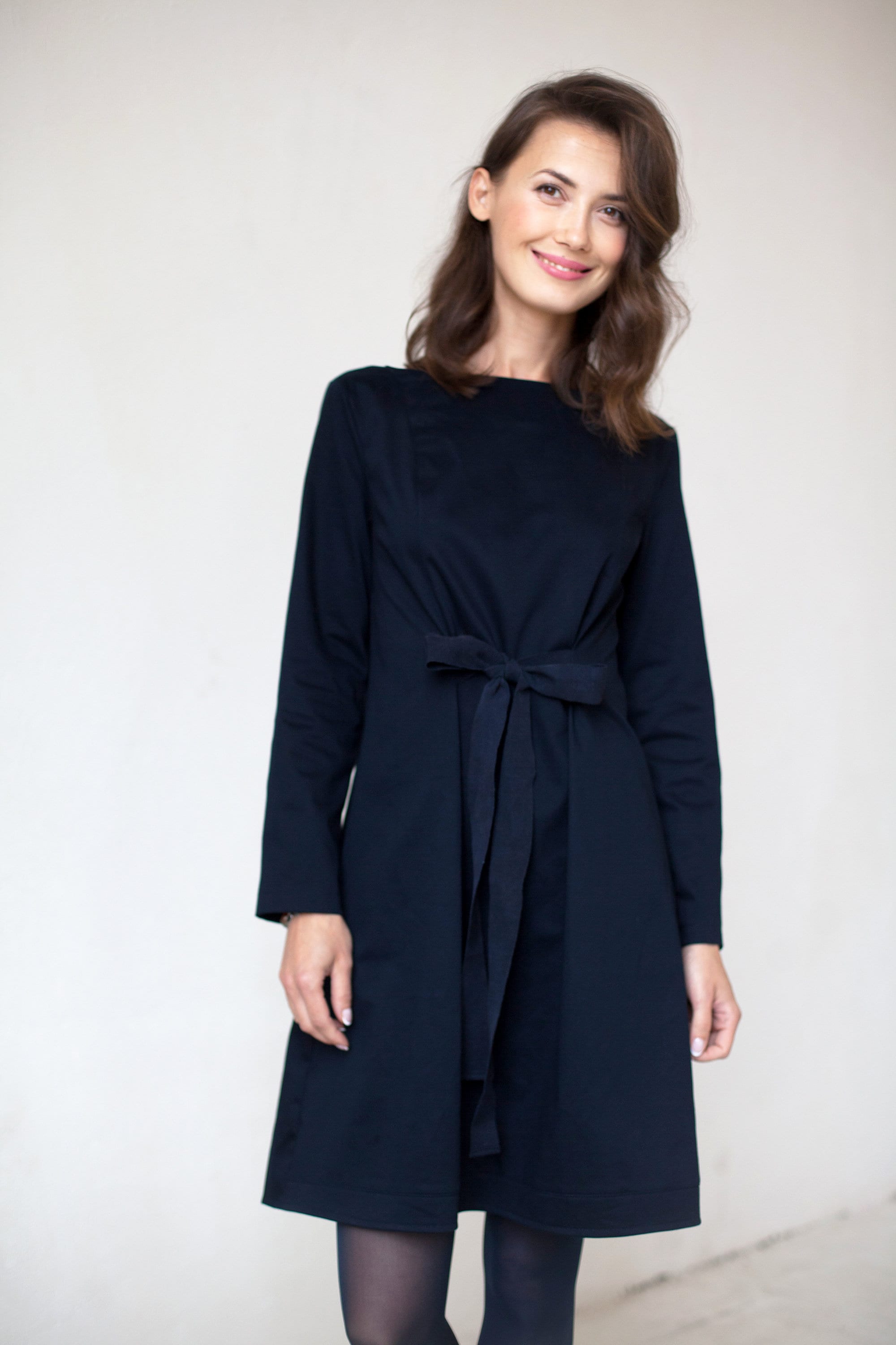 LOLITA — Robe en maille Punto Milano italienne à nœud dans le dos
