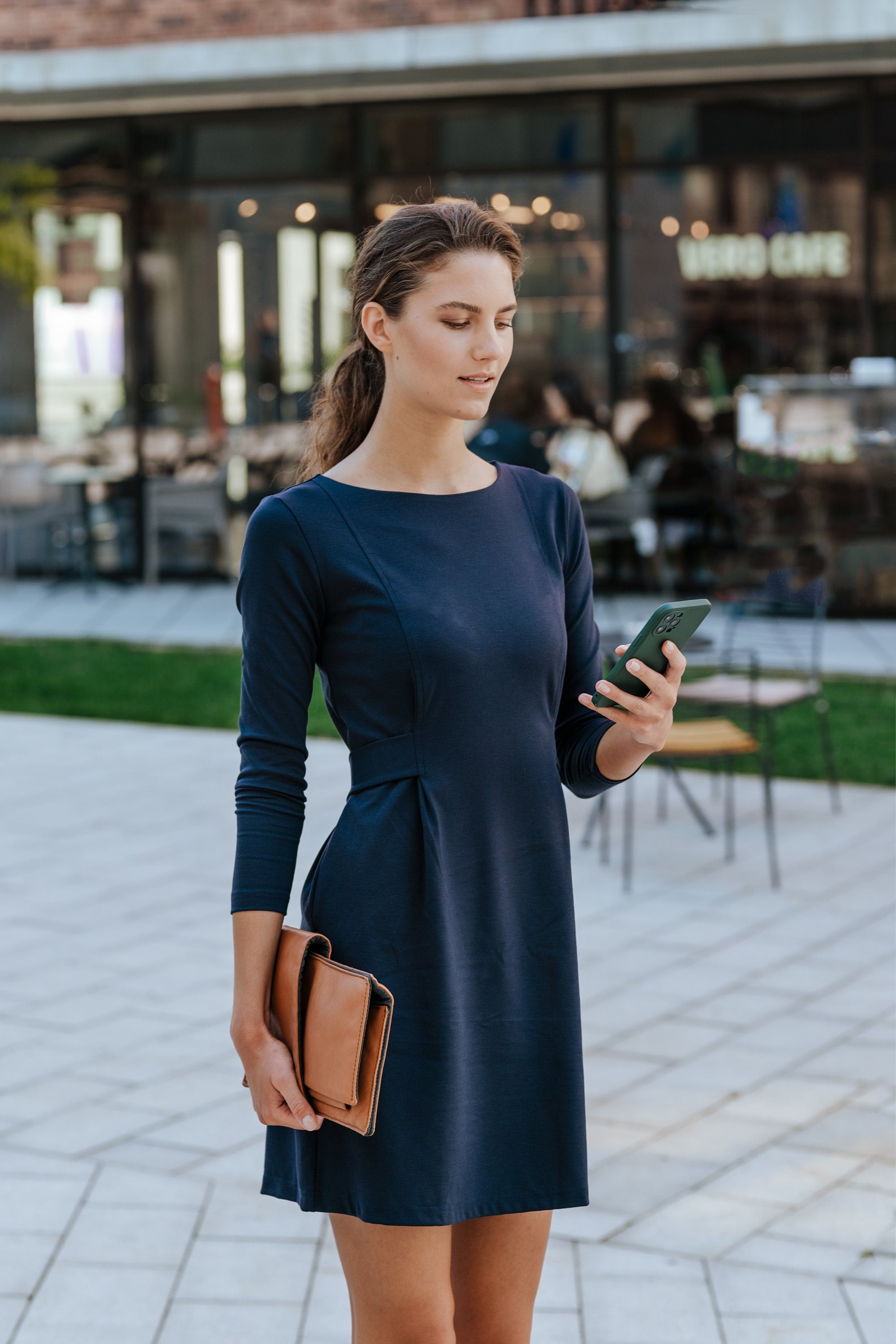 LOLITA — Robe en maille Punto Milano italienne à nœud dans le dos
