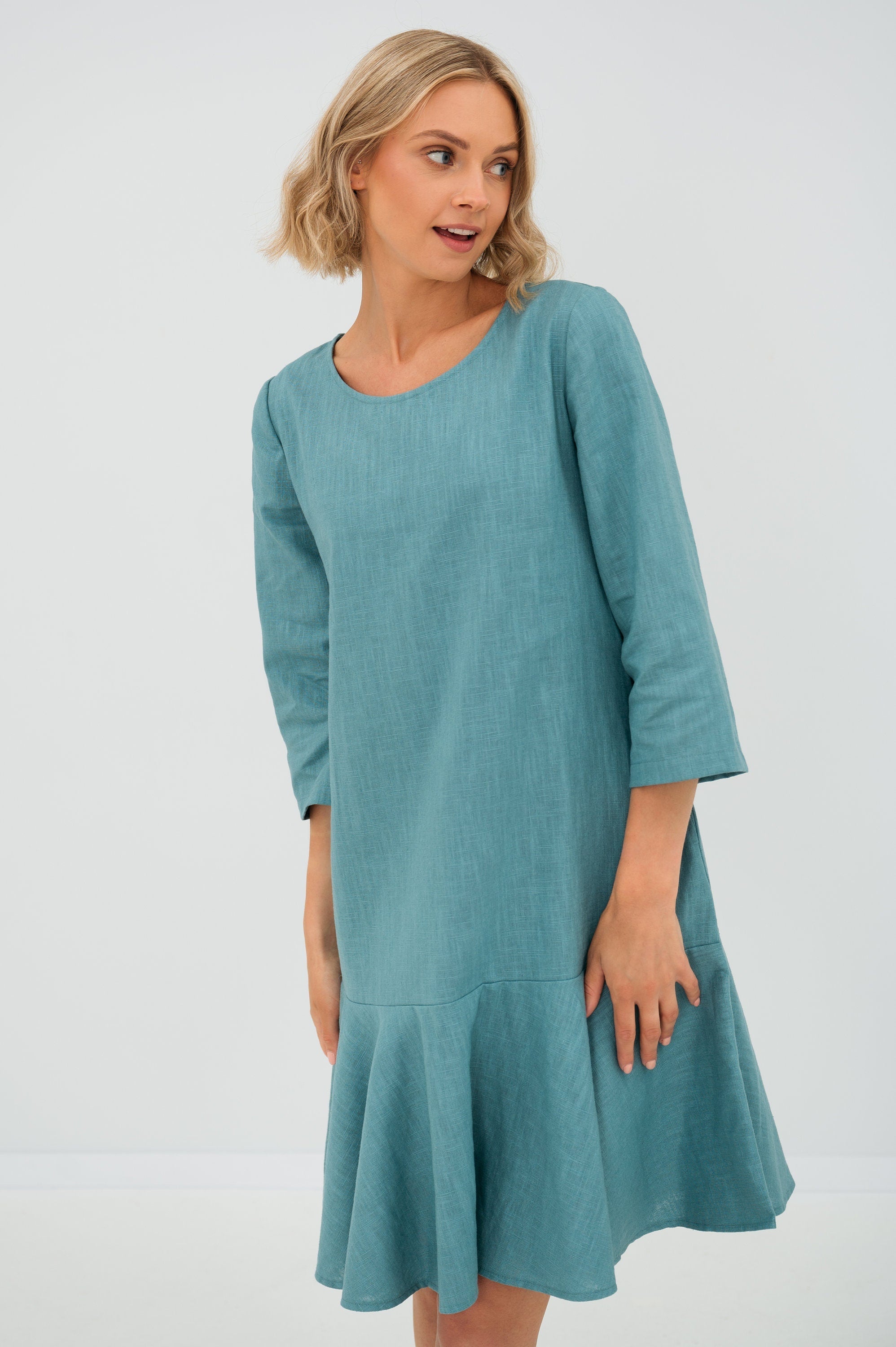 NORA — Stonewashed-Leinenkleid mit Volant-Saum