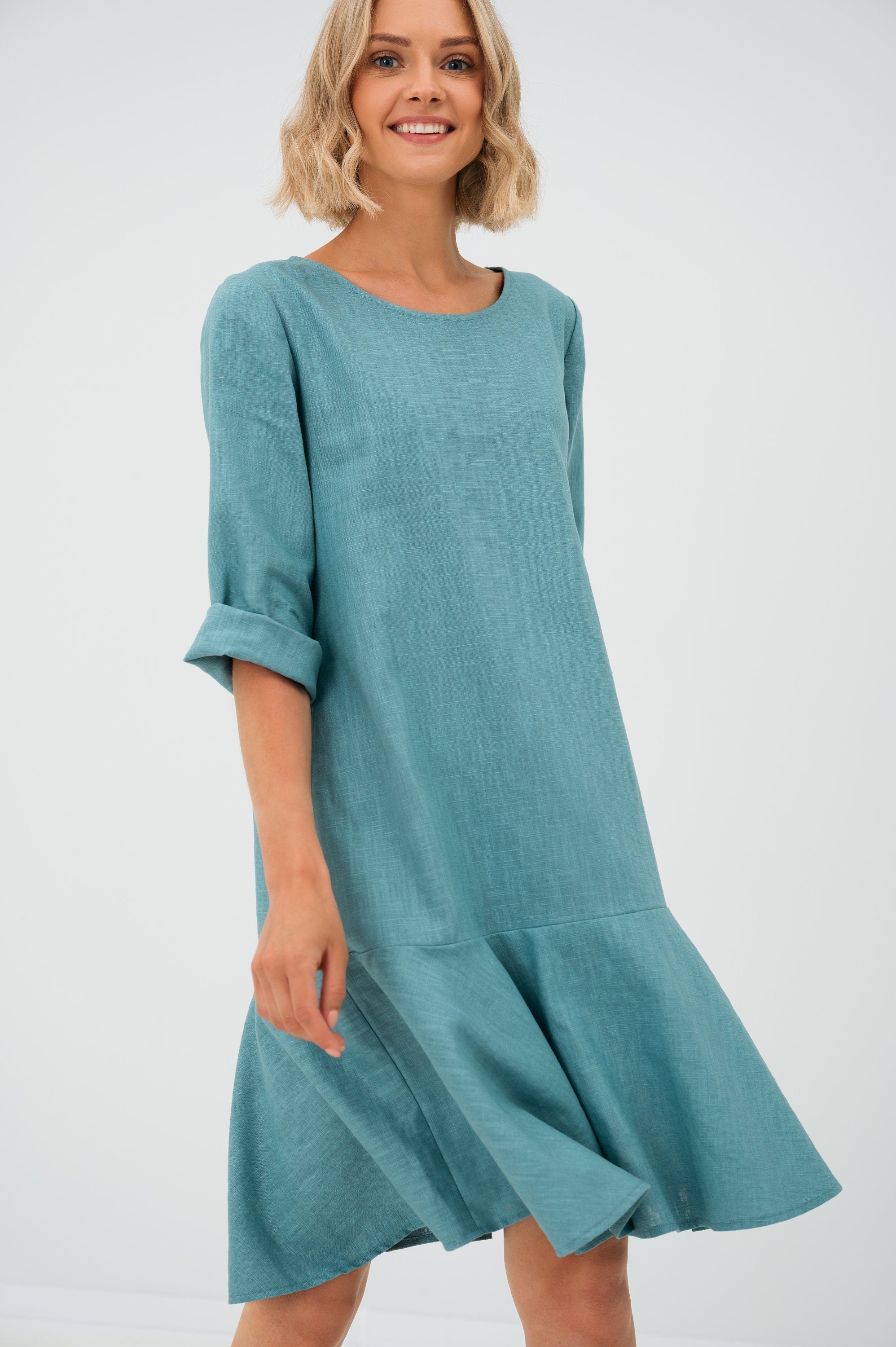 NORA — Stonewashed-Leinenkleid mit Volant-Saum